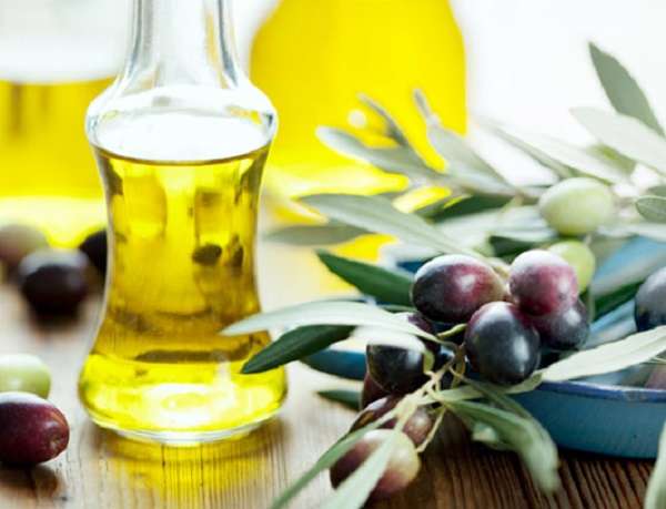 Натюрморт из бутылок оливковых масел из Испании